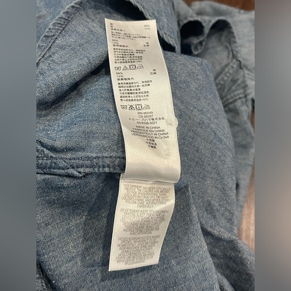 Tommy Bahama Women 25 Years of Paradise Embroidered Button Up Shirt Size Medium - Picture 5 of 7